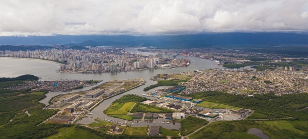 A verdade (in)conveniente: o Porto de Santos sobrevive apesar do Estado, não por causa dele