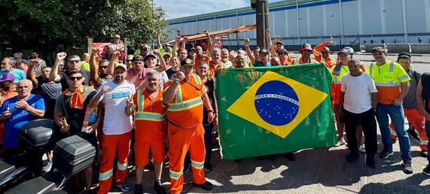 Paralisação de trabalhadores atinge 32 portos no Brasil nesta terça-feira