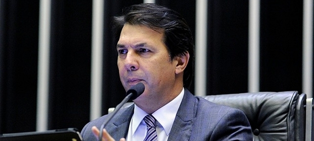 Maia adia apresentação de relatório sobre PL 733