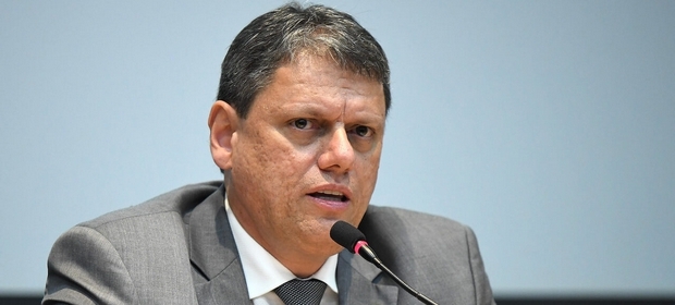 Governo Tarcísio diz que restrição em leilão do Tecon 10 “ameaça a logística” do estado